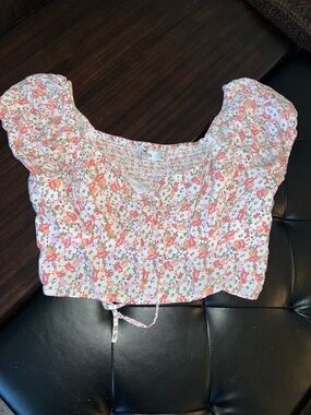Hollister Pink & White Floral Puff-Sleeve Crop Top